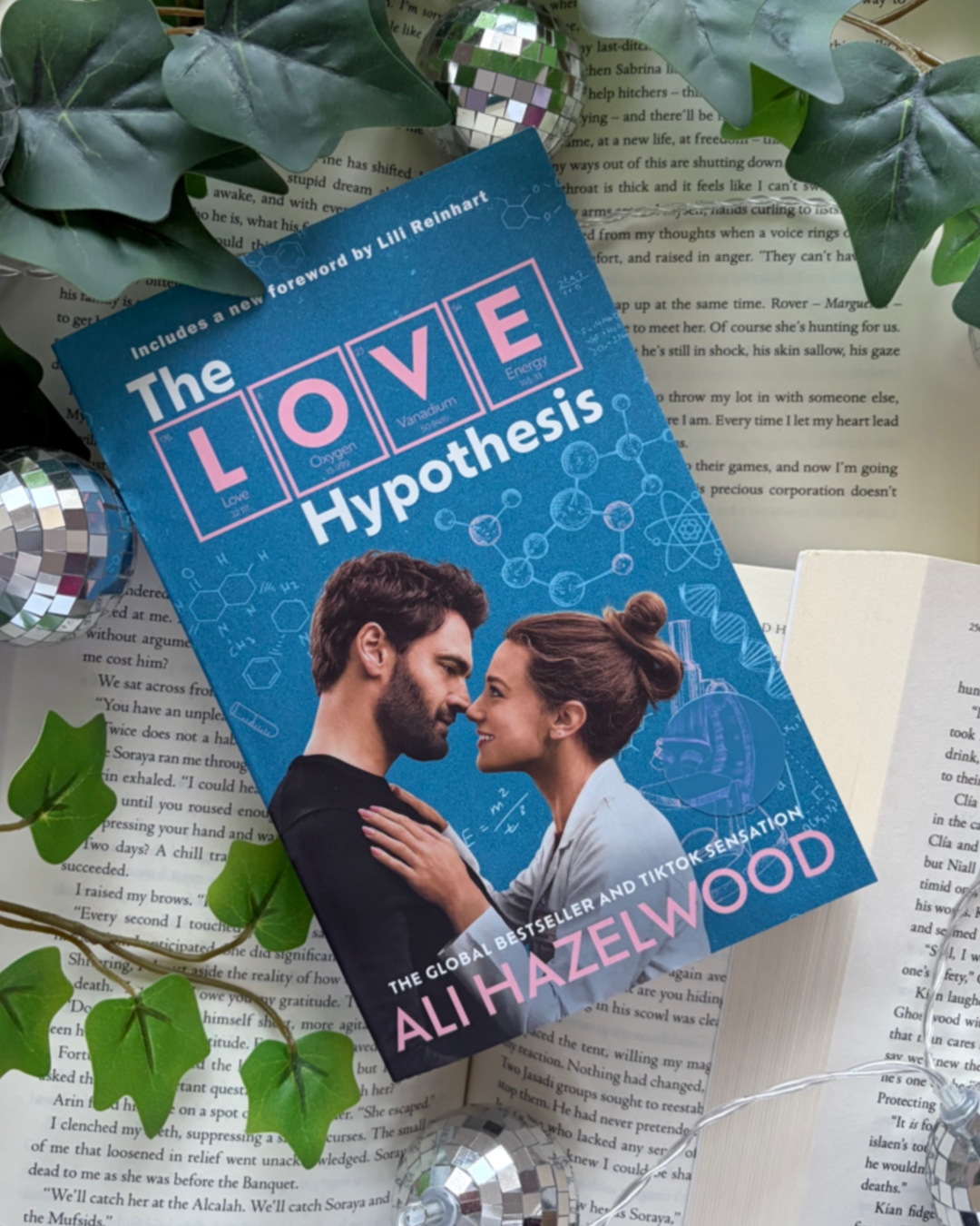 The Love Hypothesis - Paperback