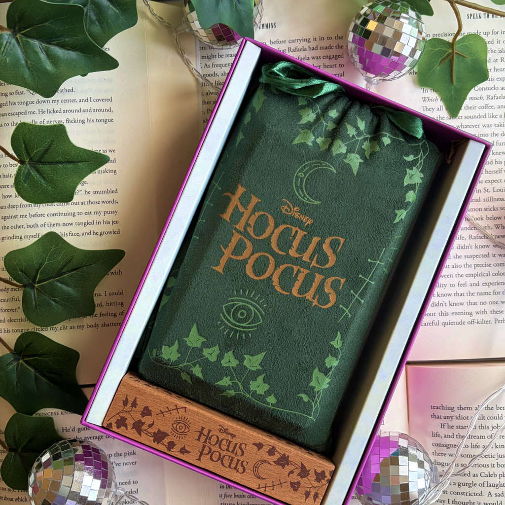 Mega-Sized Tarot: Hocus Pocus Tarot Deck and Guidebook